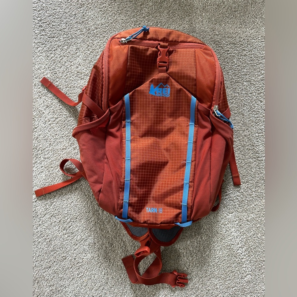 REI Tarn 18 Youth Backpack
